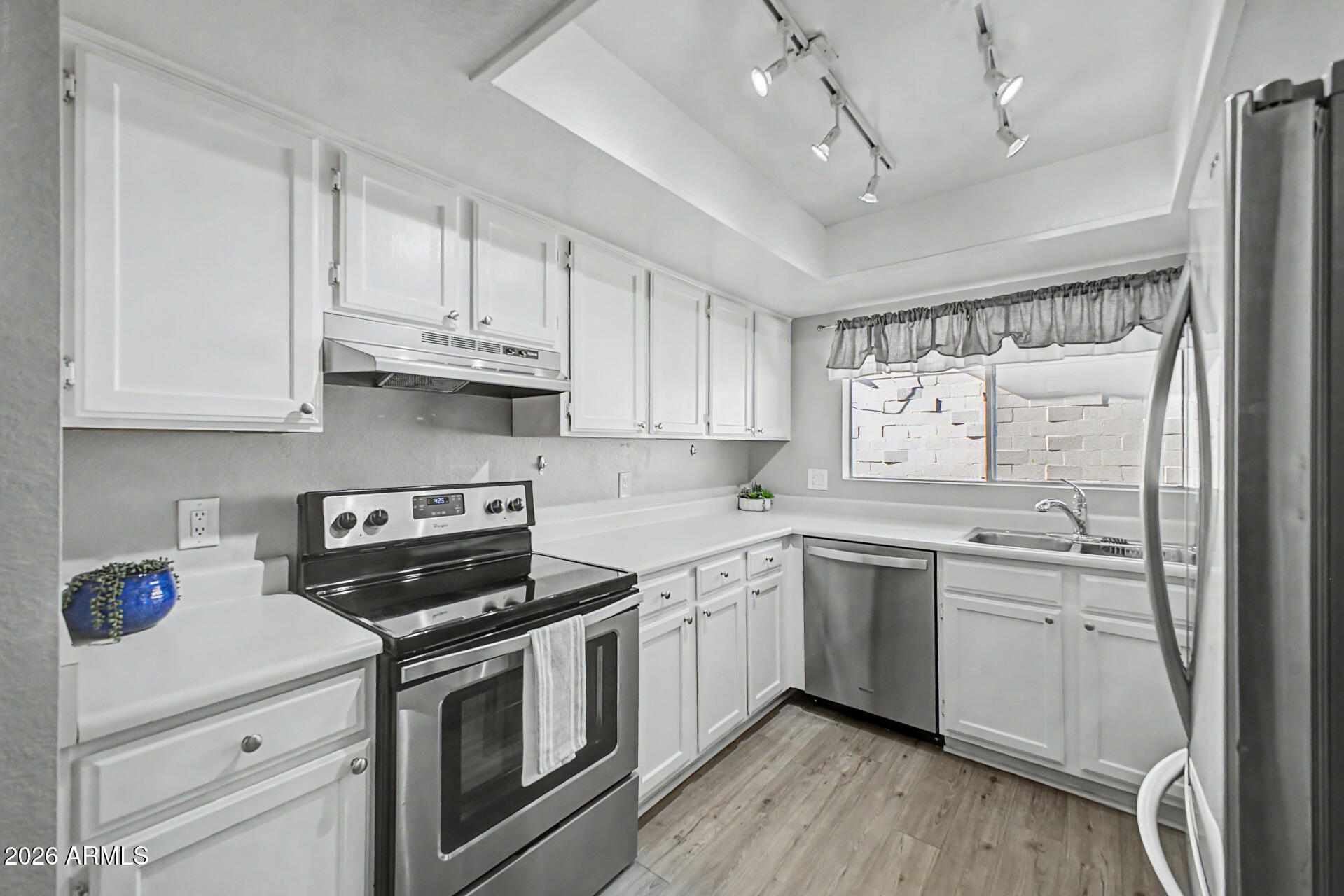 18217 North 16th Way Phoenix, AZ 85022 - Photo 11 of 24 11 - 16th