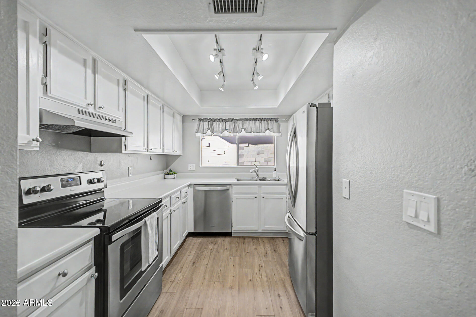 18217 North 16th Way Phoenix, AZ 85022 - Photo 9 of 24 09 - 16th