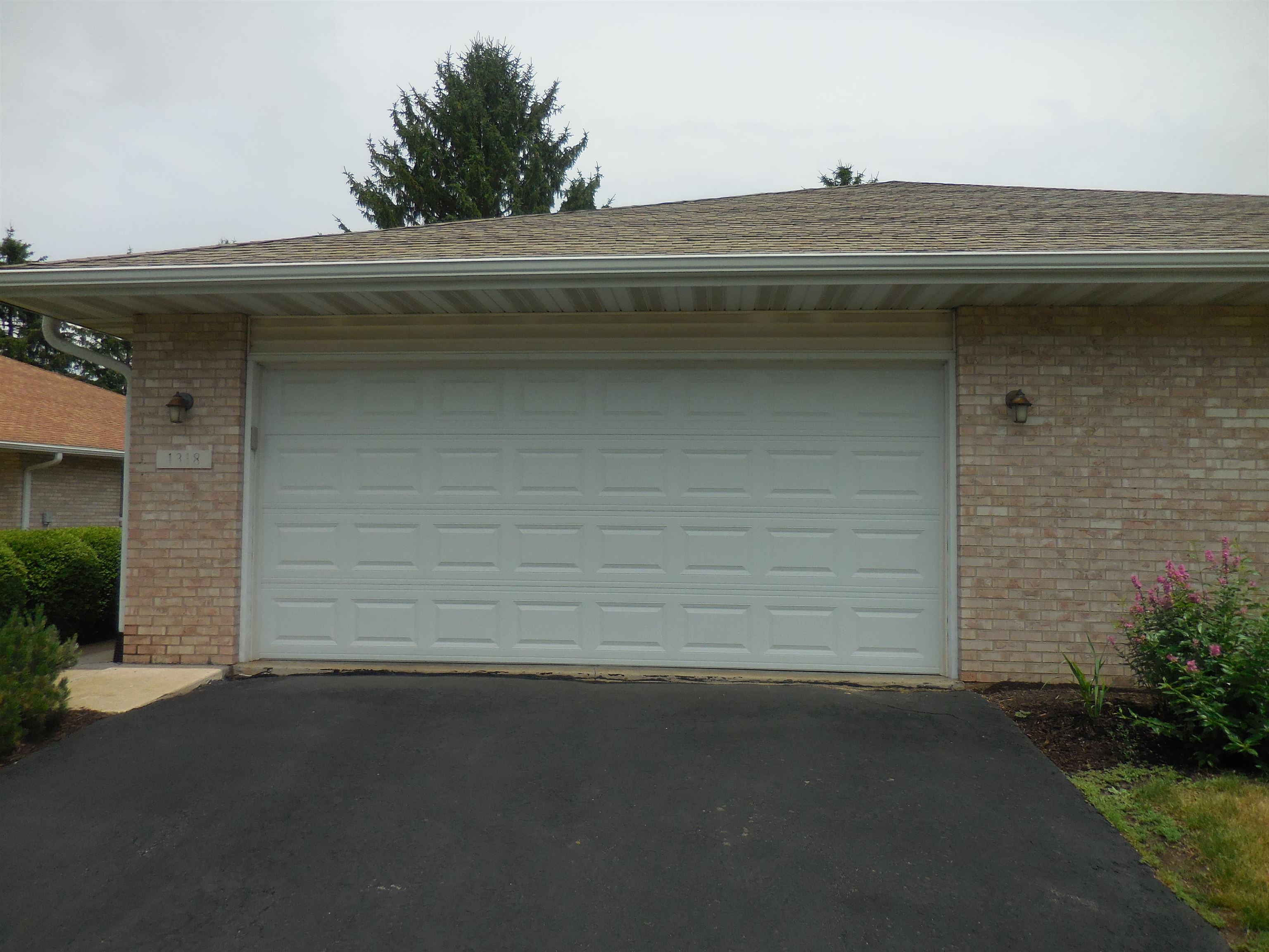 1318 South Trainer Road Rockford, IL 61108 - Photo 2 of 18