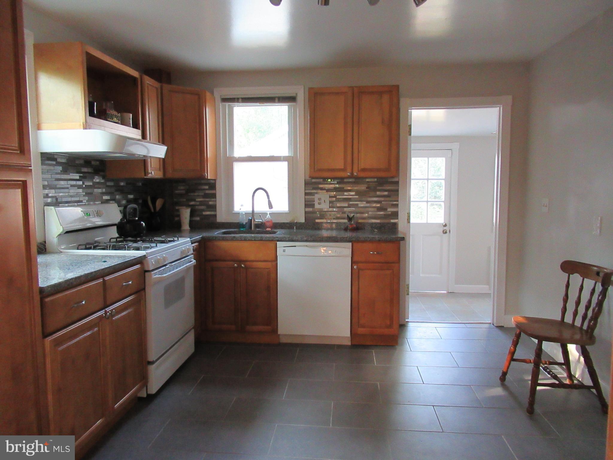 5902 Berwyn Road Berwyn Heights, MD 20740 - Photo 11 of 25 Brand new granite counters in Kitchen