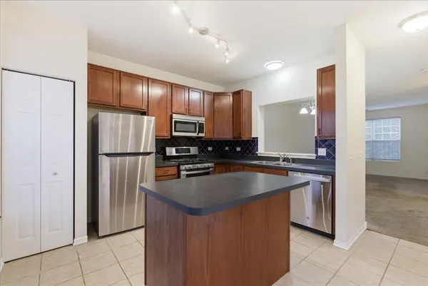 $2,495 | 28909 Pondview Drive, Lakemoor, IL 60051