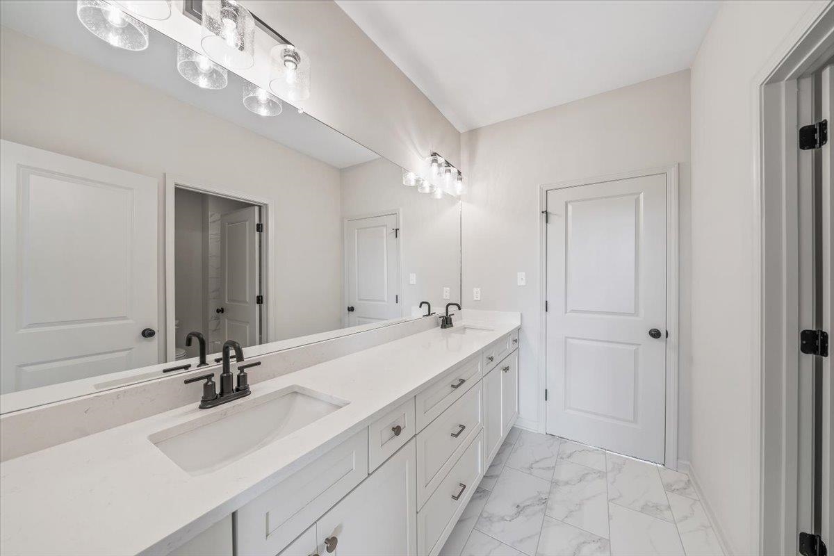 926 Aldwick Drive Collierville, TN 38017 - Photo 25 of 39 a bathroom with a sink double vanity and a mirror