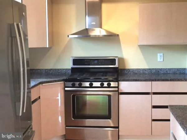 $2,700 | 14886 Lambeth Square, Centreville, VA 20120