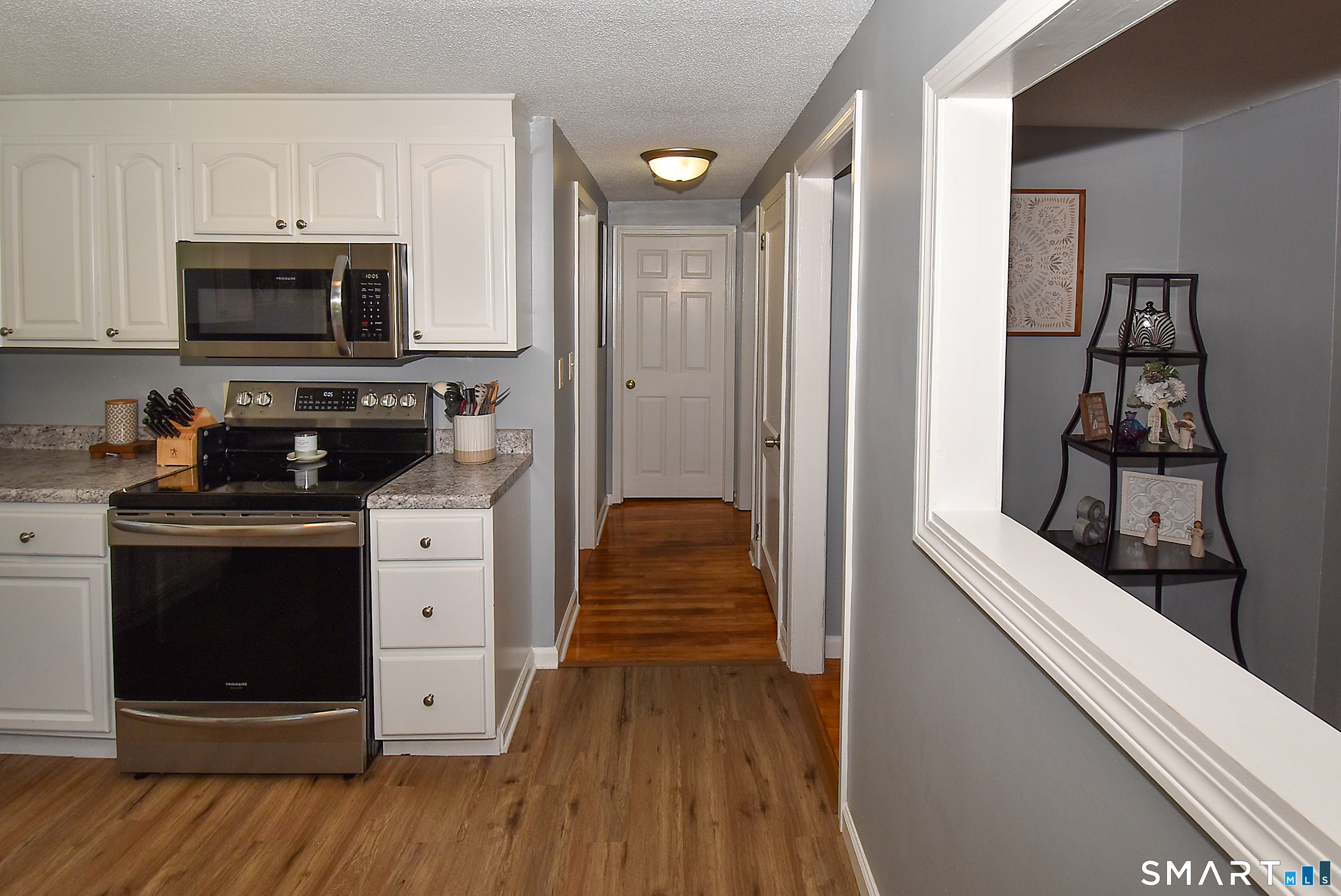 82 Rood Avenue Windsor, CT 06095 - Photo 7 of 29