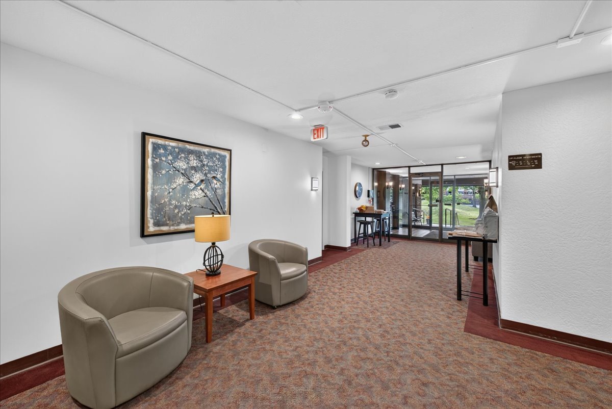460 Raintree Court, Unit 1H Glen Ellyn, IL 60137 - Photo 23 of 30 Gallery Image 23