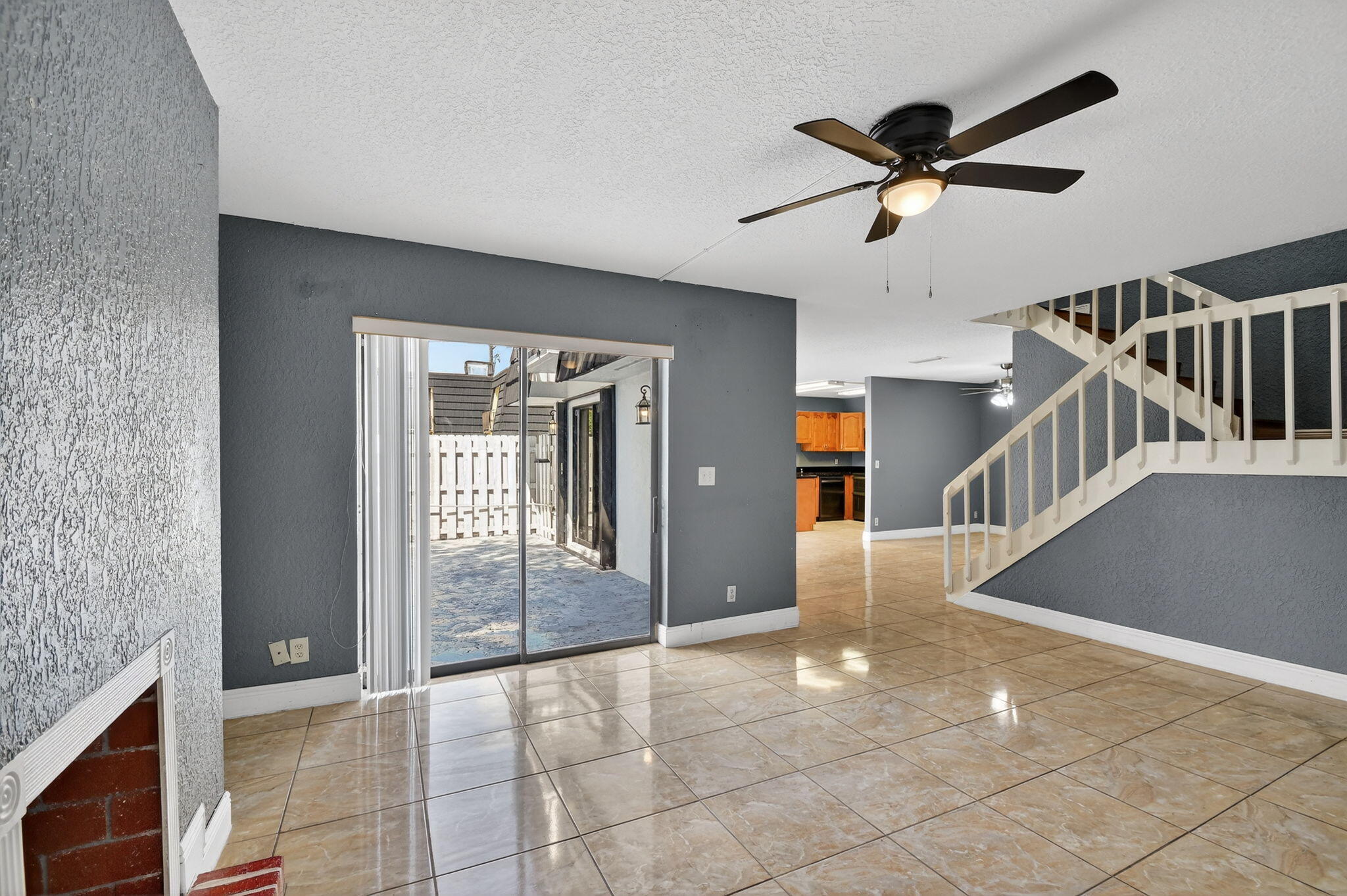 320 Woodland Road Palm Springs, FL 33461 - Photo 3 of 49 27-web-or-mls-DSC_4882