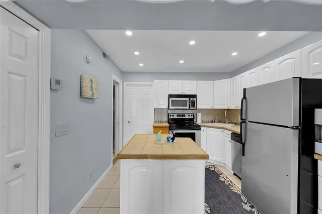 $2,200 | 4627 Bougainvilla Drive, Unit 1A, Lauderdale-by-the-Sea, FL 33308