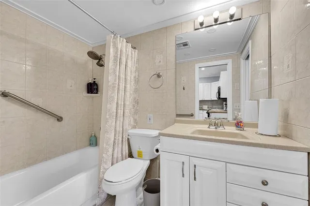 $2,200 | 4627 Bougainvilla Drive, Unit 1A, Lauderdale-by-the-Sea, FL 33308