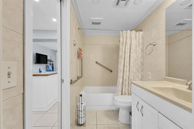 $2,200 | 4627 Bougainvilla Drive, Unit 1A, Lauderdale-by-the-Sea, FL 33308