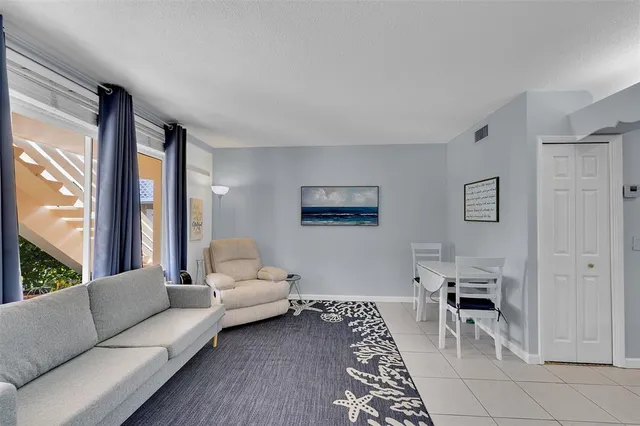 $2,200 | 4627 Bougainvilla Drive, Unit 1A, Lauderdale-by-the-Sea, FL 33308