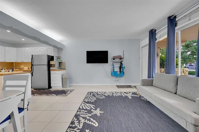 $2,200 | 4627 Bougainvilla Drive, Unit 1A, Lauderdale-by-the-Sea, FL 33308