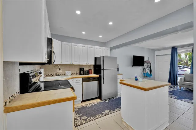 $2,200 | 4627 Bougainvilla Drive, Unit 1A, Lauderdale-by-the-Sea, FL 33308