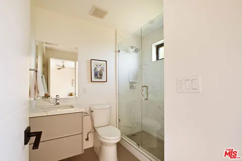 $1,395,000 | 3256 Colony Circle, Los Angeles, CA 90027