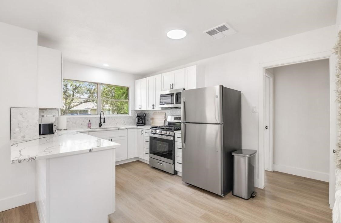 1412 West 10th Street Freeport, TX 77541 - Photo 10 of 26