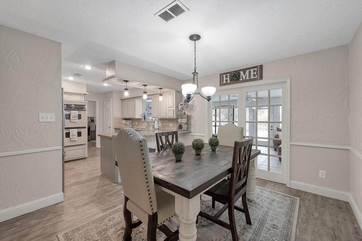 8 Cambridge Road Conroe, TX 77304 - Photo 11 of 44 a dining room with furniture and window