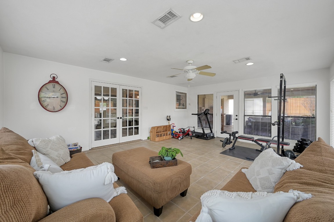 8 Cambridge Road Conroe, TX 77304 - Photo 20 of 44 a living room with furniture and a large window