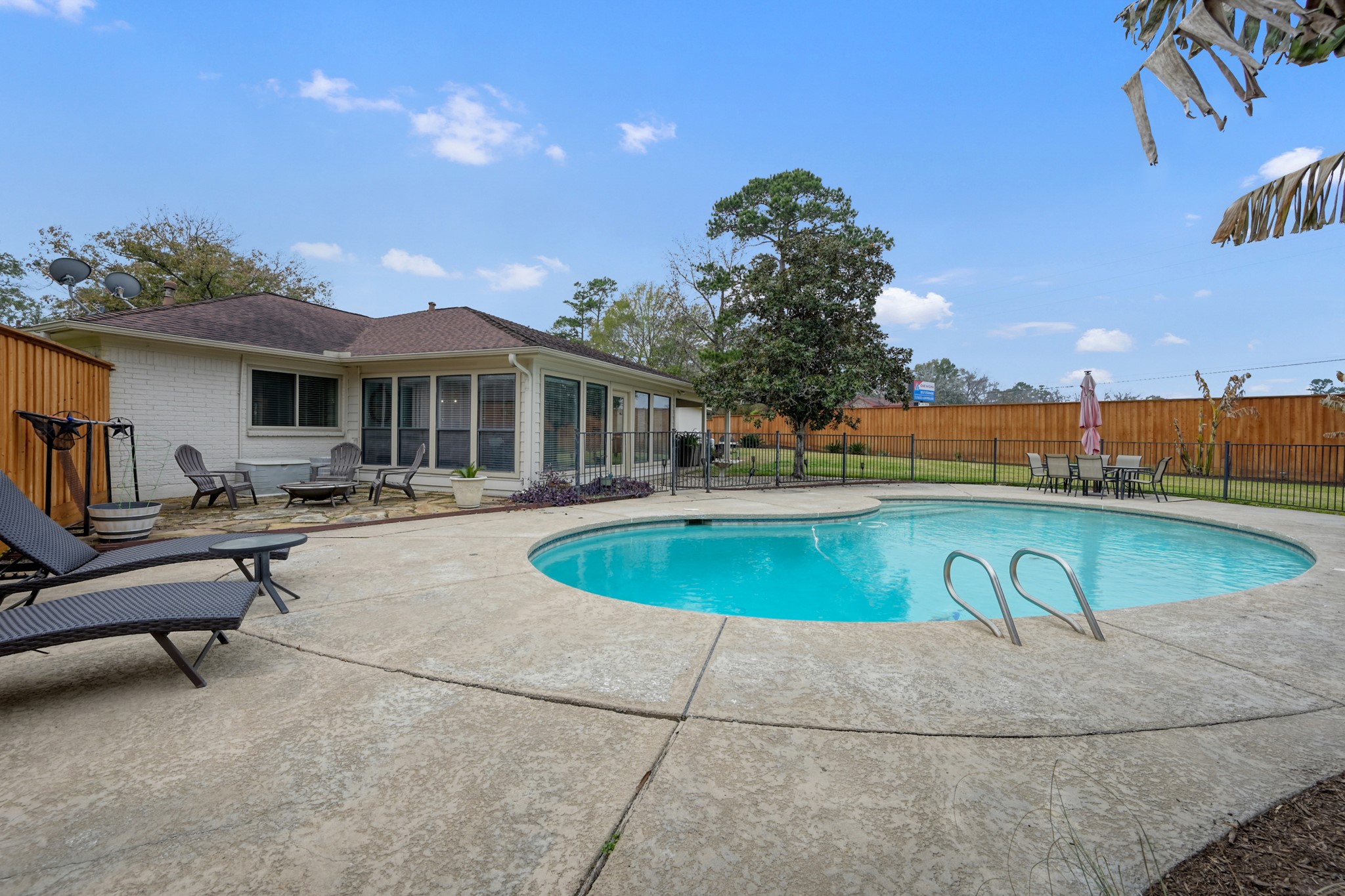 8 Cambridge Road Conroe, TX 77304 - Photo 36 of 44 a swimming pool with outdoor seating and yard