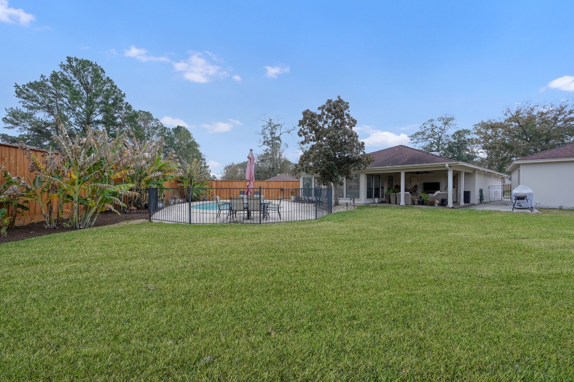 8 Cambridge Road Conroe, TX 77304 - Photo 38 of 44 a front view of house with yard and trees in the background
