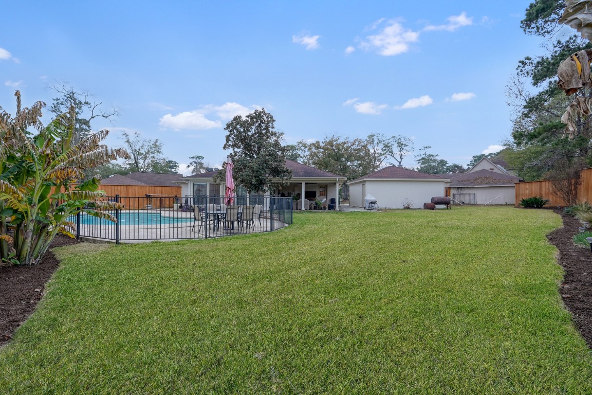 8 Cambridge Road Conroe, TX 77304 - Photo 39 of 44 a house view with a garden space