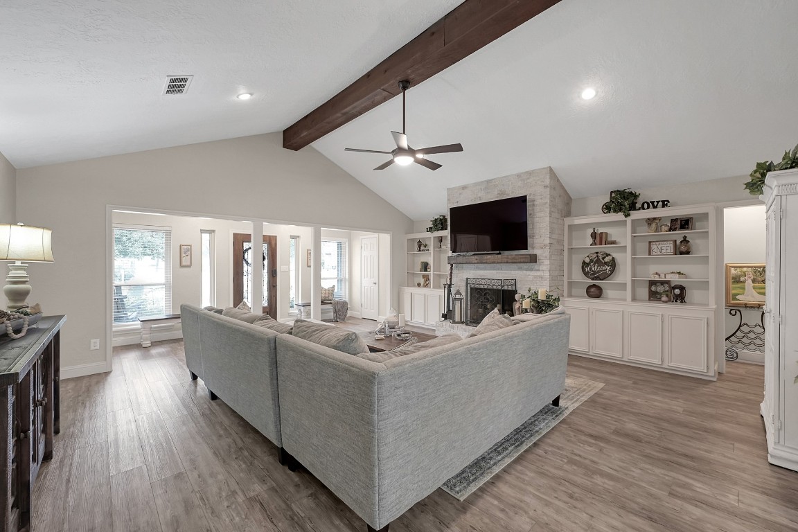 8 Cambridge Road Conroe, TX 77304 - Photo 43 of 44 a living room with furniture and a flat screen tv