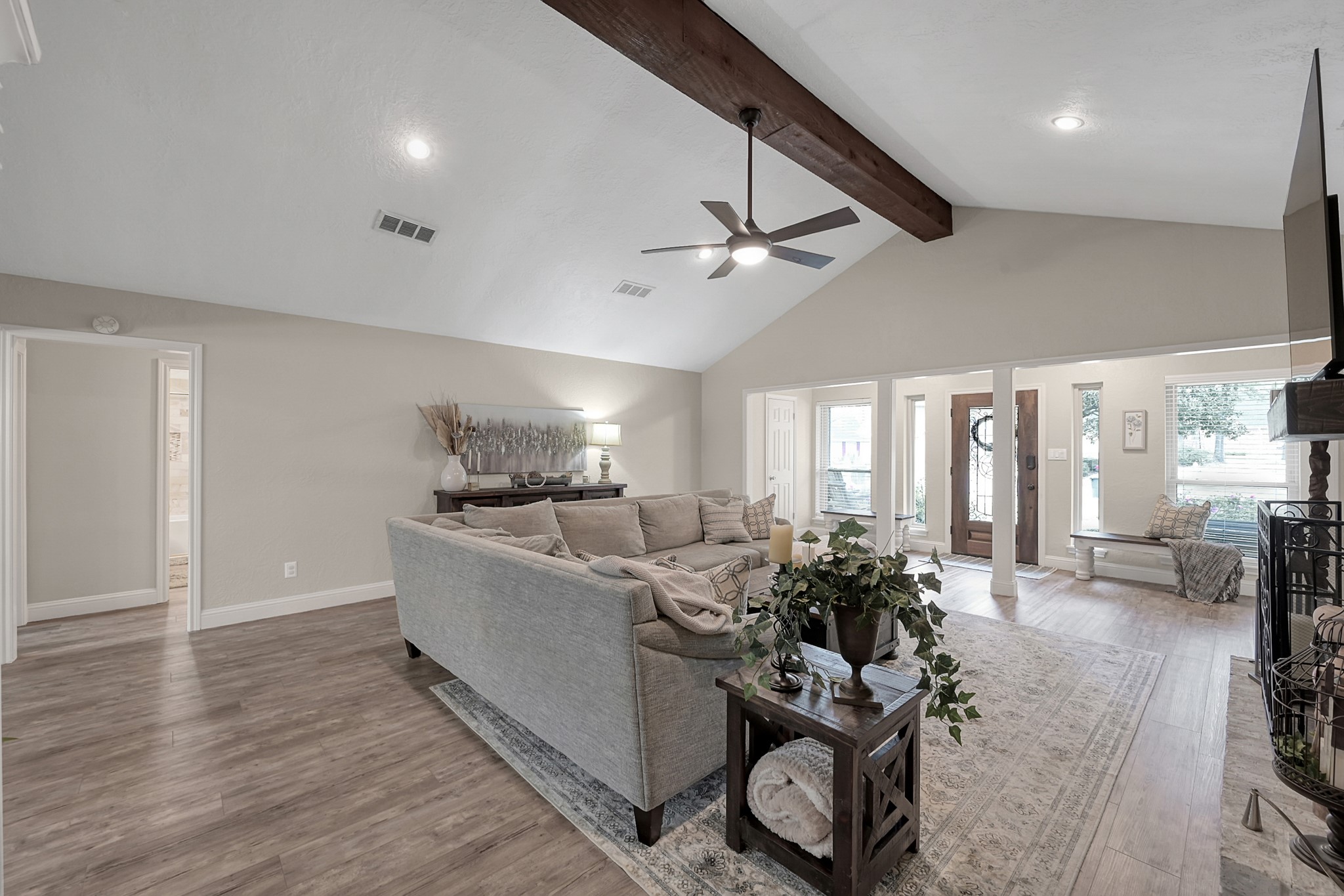 8 Cambridge Road Conroe, TX 77304 - Photo 8 of 44 a view of a room with gym equipment