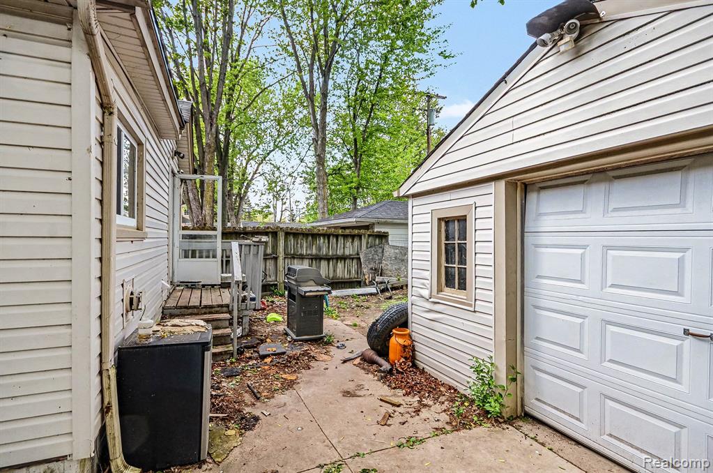 2126 Roslyn Road Grosse Pointe, MI 48236 - Photo 2 of 25