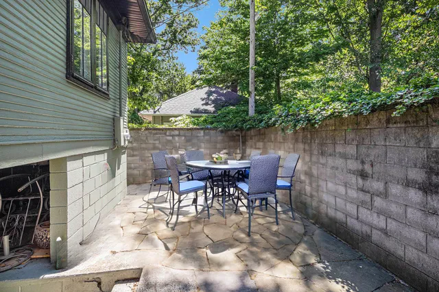 $999,999 | 16277 4th Street, Union Pier, MI 49129