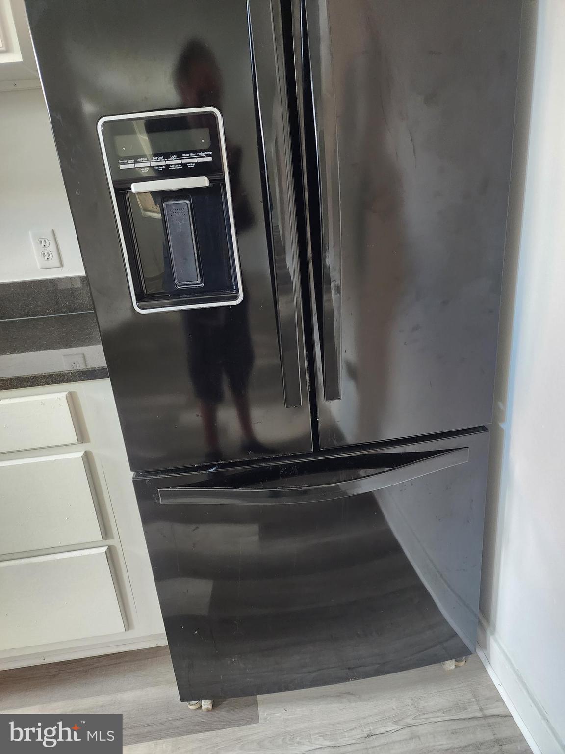 606 Stuart Street, Unit 1 Fredericksburg, VA 22401 - Photo 4 of 13 a close view of car