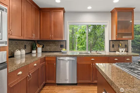 $1,725,000 | 1021 271st Avenue Southeast, Sammamish, WA 98075
