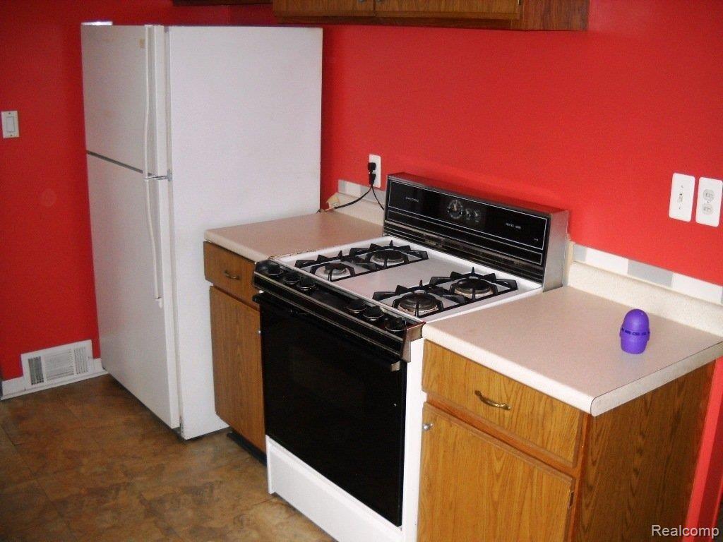 3618 Rockingham Road Royal Oak, MI 48073 - Photo 6 of 11 Kitchen