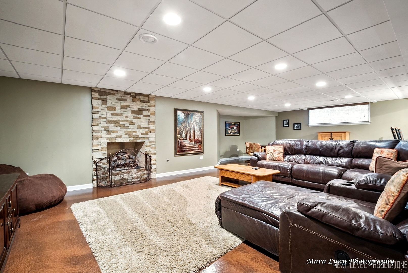 7N265 Ridge Line Road St. Charles, IL 60175 - Photo 34 of 46 a living room with furniture
