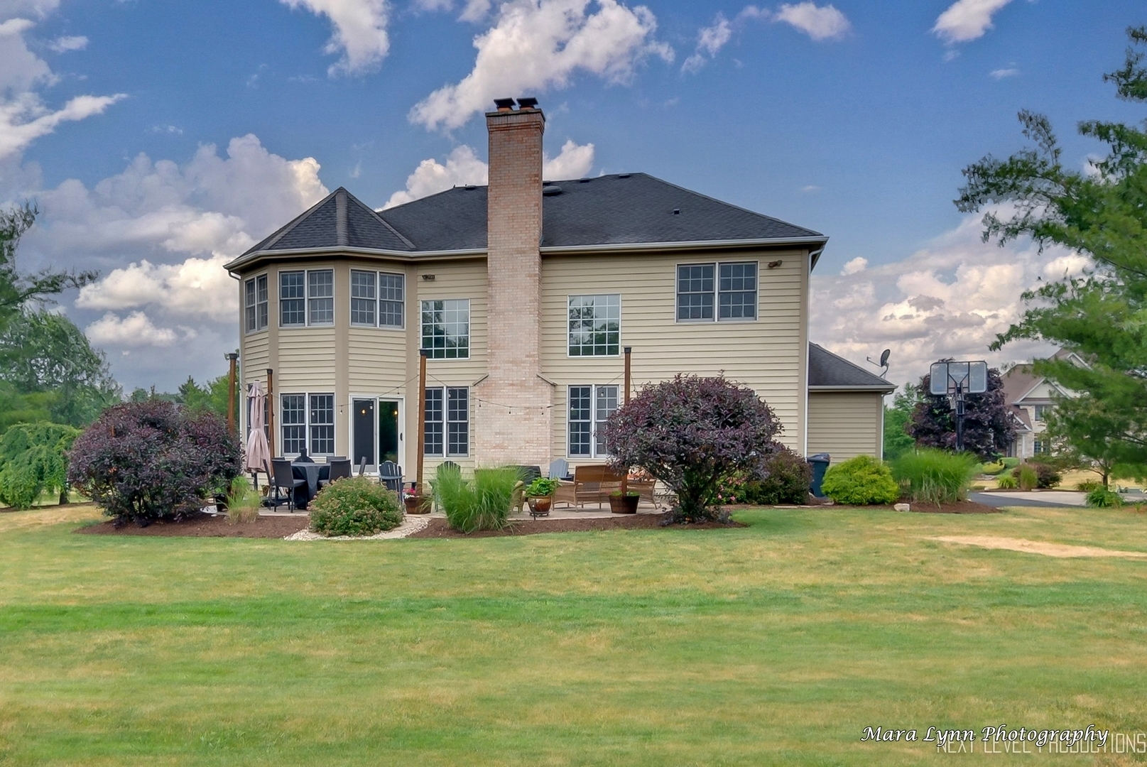7N265 Ridge Line Road St. Charles, IL 60175 - Photo 39 of 46 a front view of a house with garden