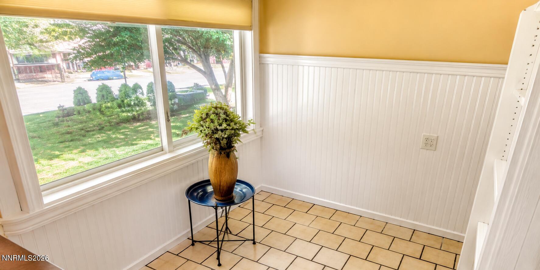 2265 Lindley Way Reno, NV 89509 - Photo 16 of 68 Wainscoting 1 AI upgrade