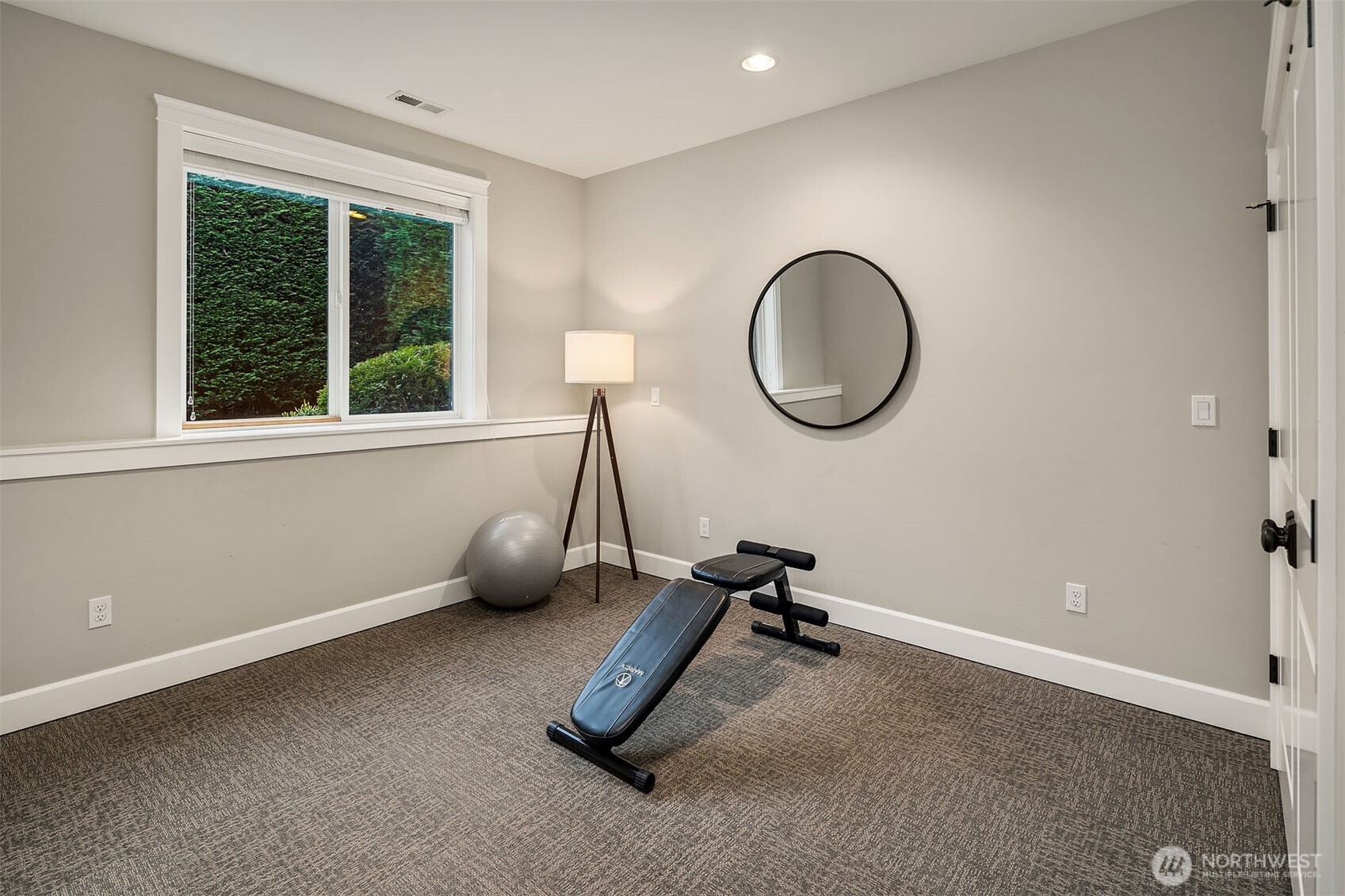 3207 107th Avenue Southeast Bellevue, WA 98004 - Photo 30 of 37 Gallery Image 30