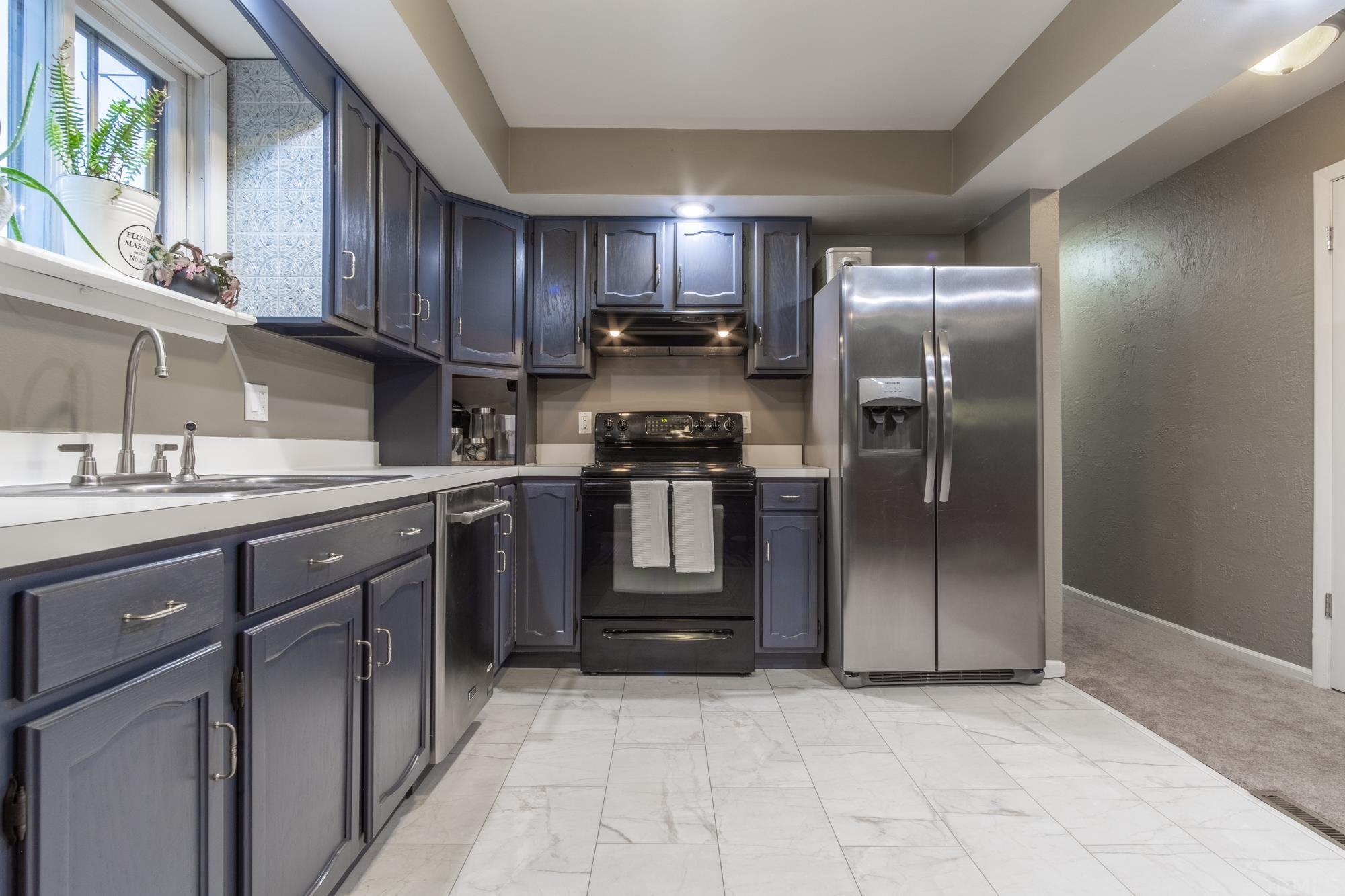 10155 Helena Drive Granger, IN 46530 - Photo 5 of 35