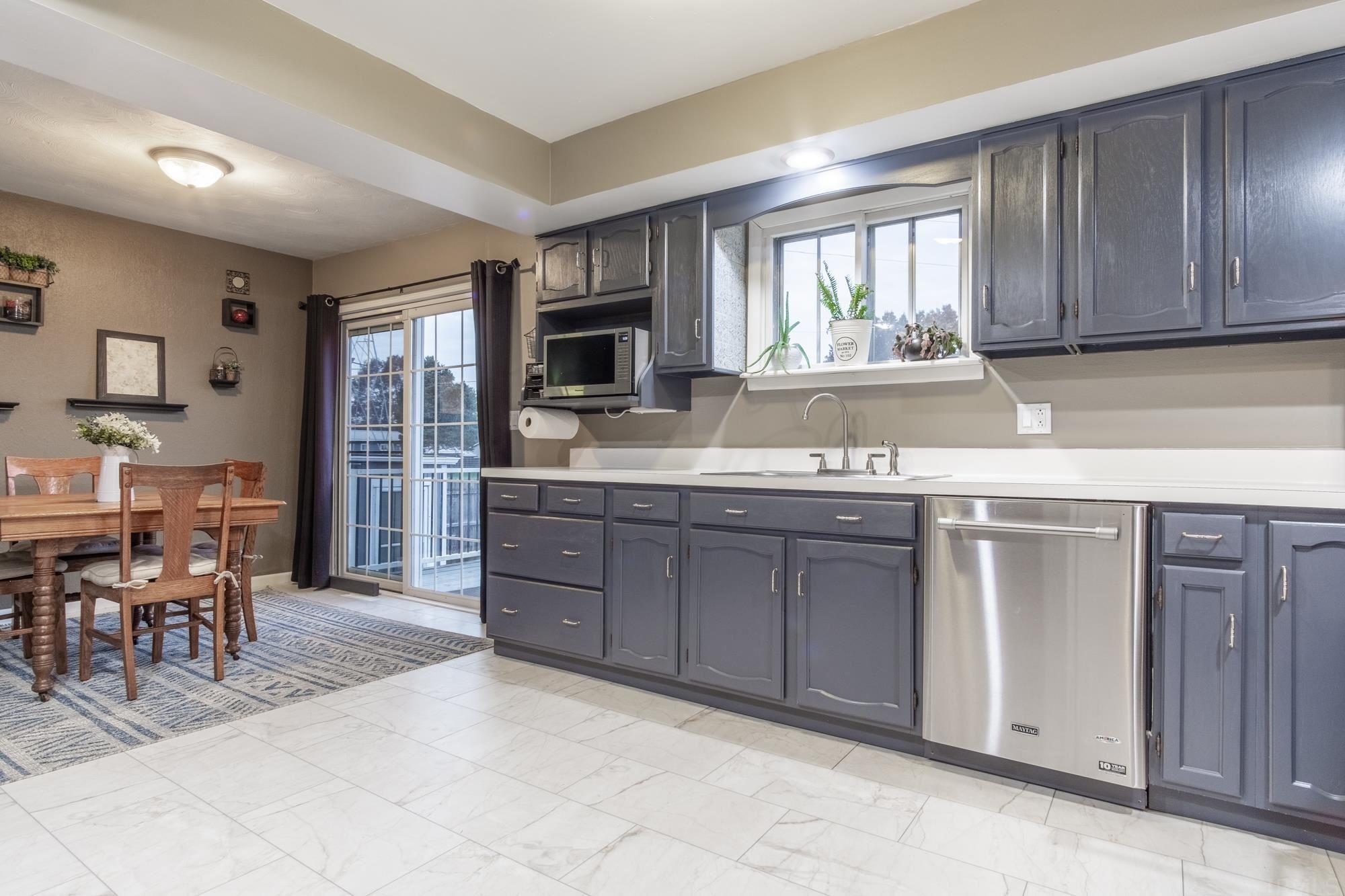 10155 Helena Drive Granger, IN 46530 - Photo 8 of 35