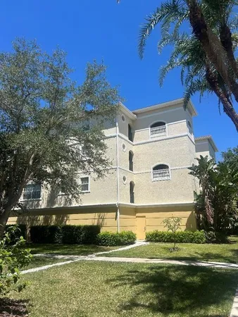 $3,200 | 940 Cooper Street, Unit 302, Venice, FL 34285