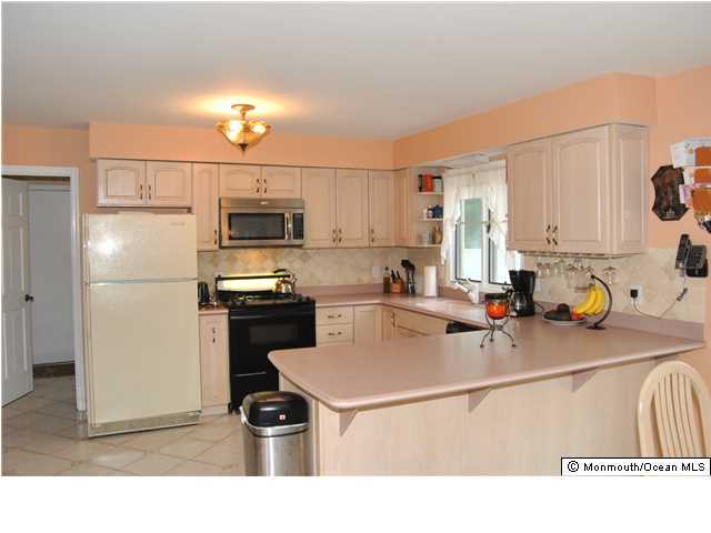 15 Weathervane Way Marlboro, NJ 07746 - Photo 7 of 19 Additional Photo