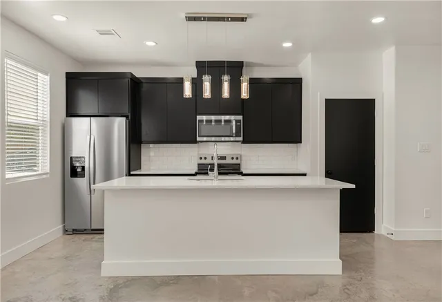 $3,395 | 201 Lynn Drive, Unit A, Bryan, TX 77801