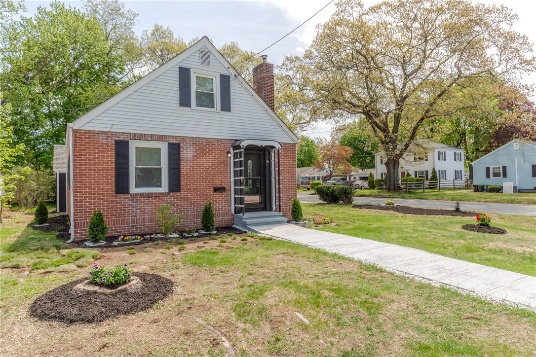 46 Freeman Street Warwick, RI 02886 - Photo 2 of 46 Gallery Image 2
