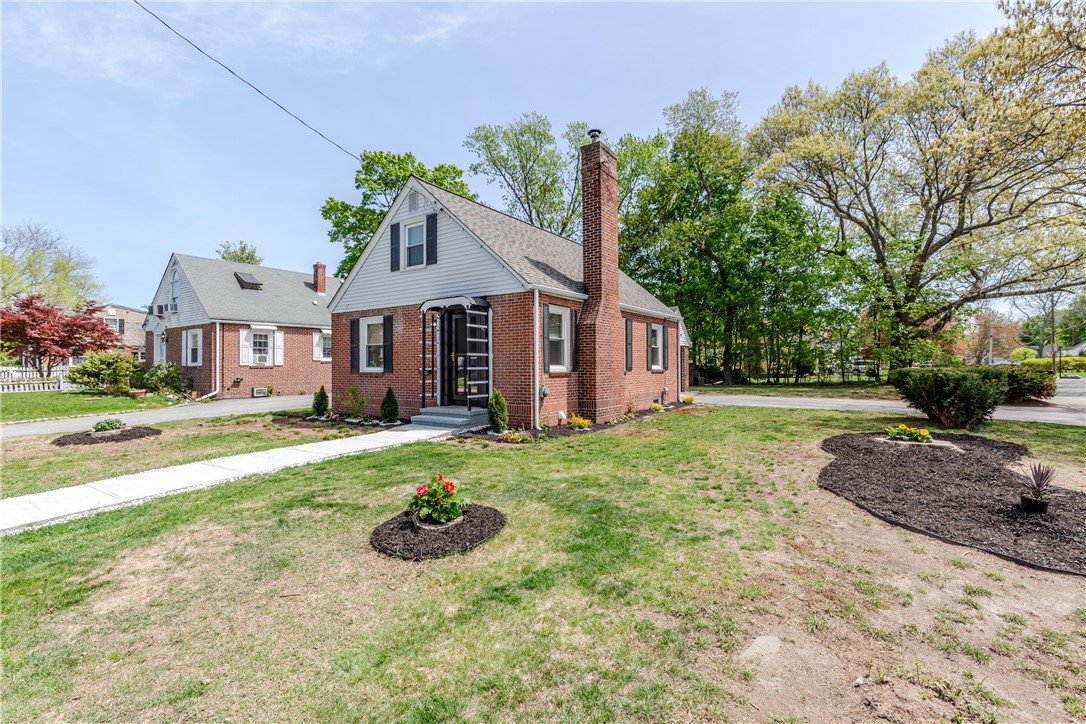46 Freeman Street Warwick, RI 02886 - Photo 4 of 46 Gallery Image 4