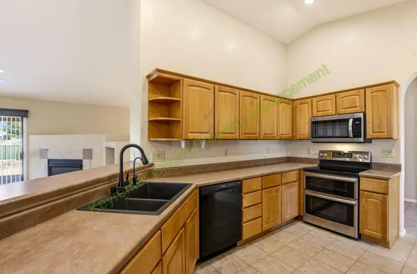 $2,900 | 432 West Champagne Drive, Chandler, AZ 85248