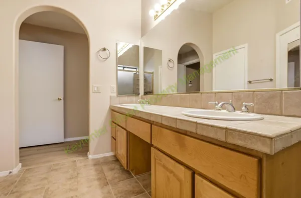 $2,900 | 432 West Champagne Drive, Chandler, AZ 85248