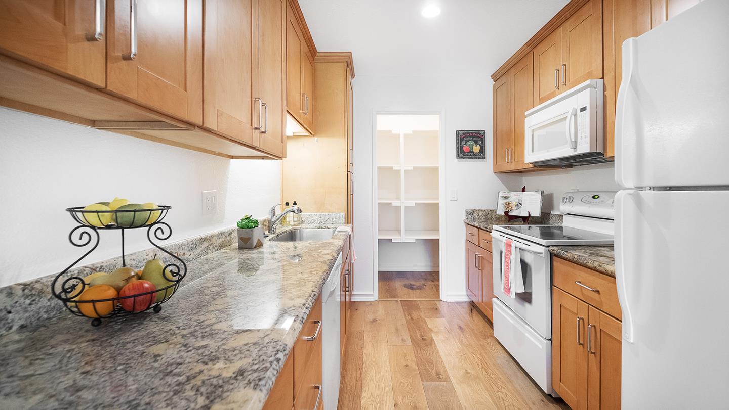 264 North Whisman Road, Unit 7 Mountain View, CA 94043 - Photo 5 of 17 Gallery Image 5