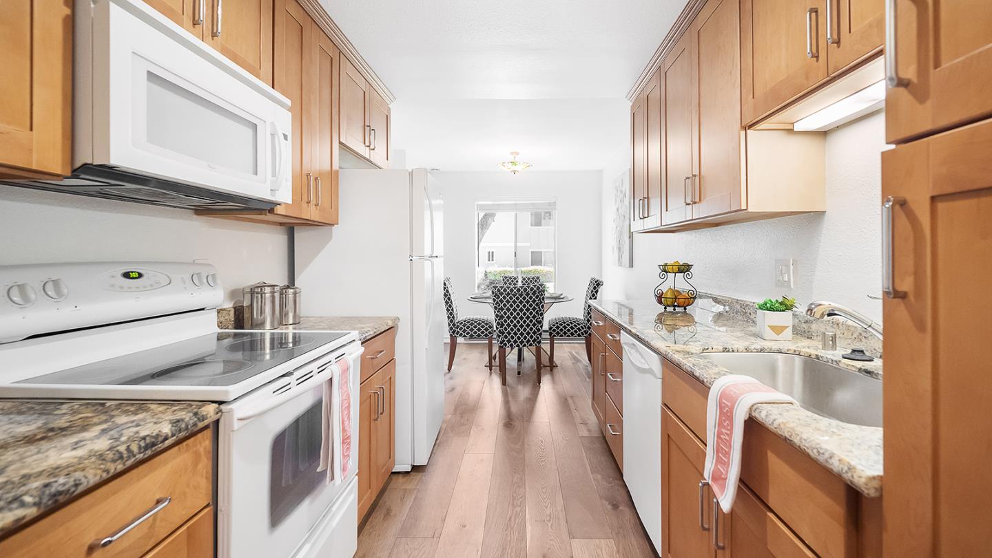 264 North Whisman Road, Unit 7 Mountain View, CA 94043 - Photo 6 of 17 Gallery Image 6