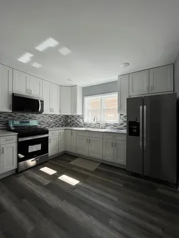 $2,100 | 323 22nd Avenue, Unit 1, Bellwood, IL 60104