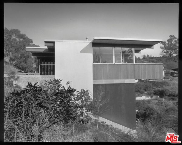 $2,595,000 | 3319 Tareco Drive, Los Angeles, CA 90068