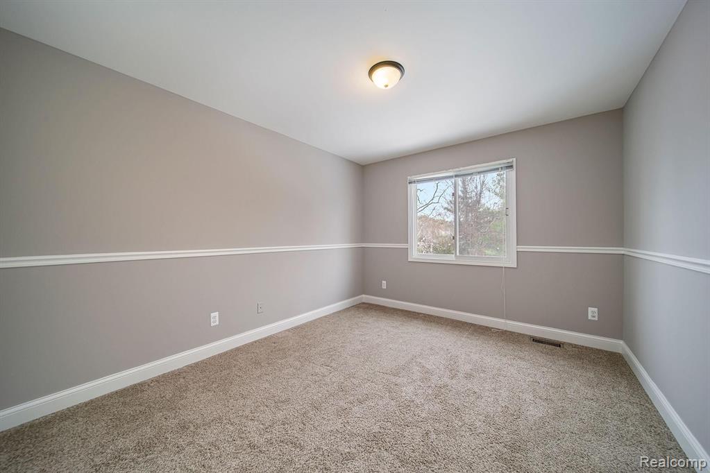 6627 Ridgewood Court Clarkston, MI 48348 - Photo 19 of 38