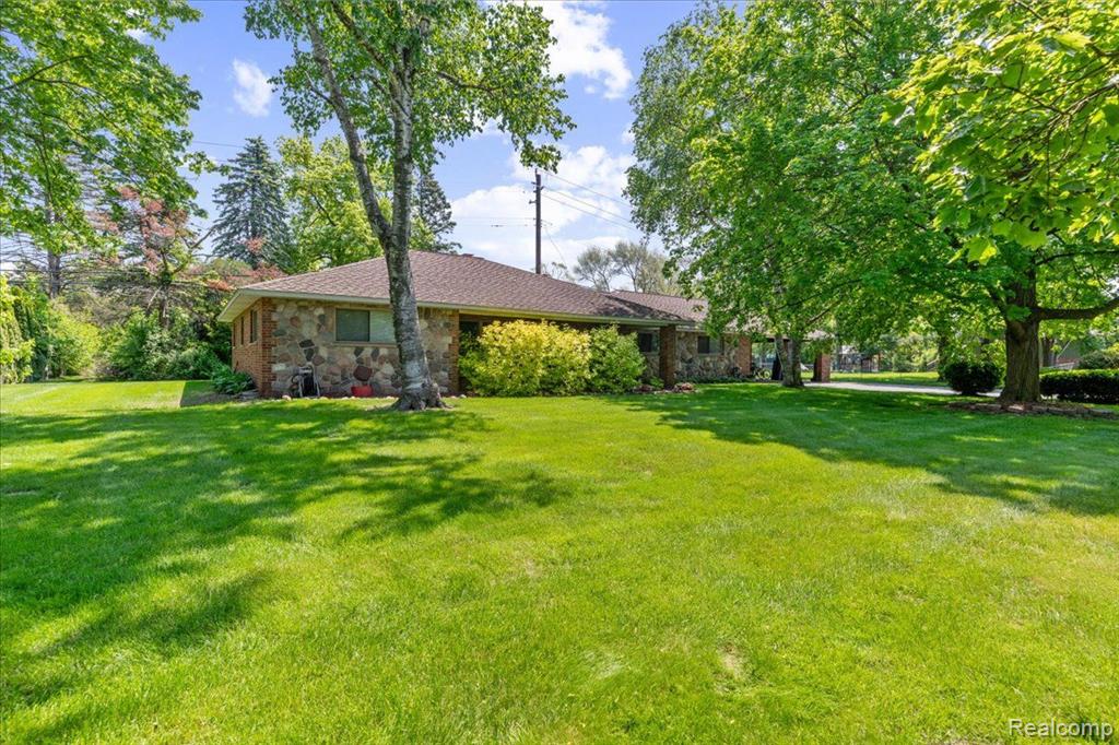 1933 John R Road Rochester Hills, MI 48307 - Photo 55 of 60