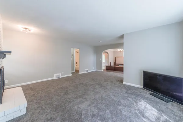 $2,999 | 11020 West River Road, Champlin, MN 55316